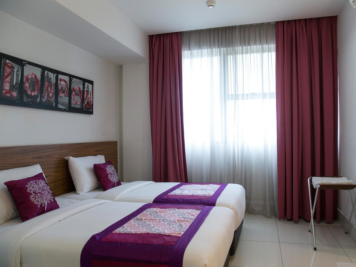 Oyo 180 V Hotel Куала-Лумпур Екстер'єр фото