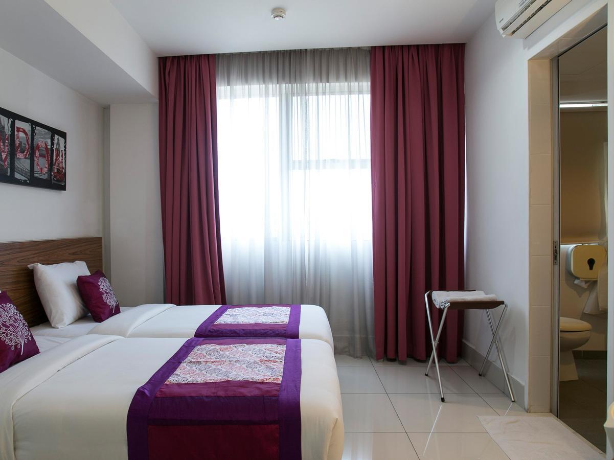 Oyo 180 V Hotel Куала-Лумпур Екстер'єр фото