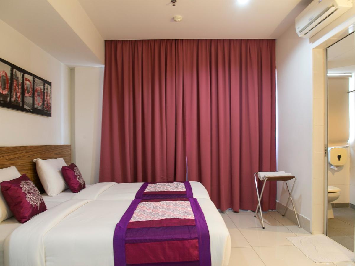 Oyo 180 V Hotel Куала-Лумпур Екстер'єр фото