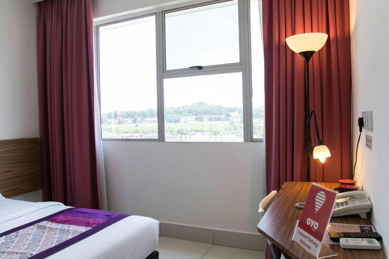 Oyo 180 V Hotel Куала-Лумпур Екстер'єр фото
