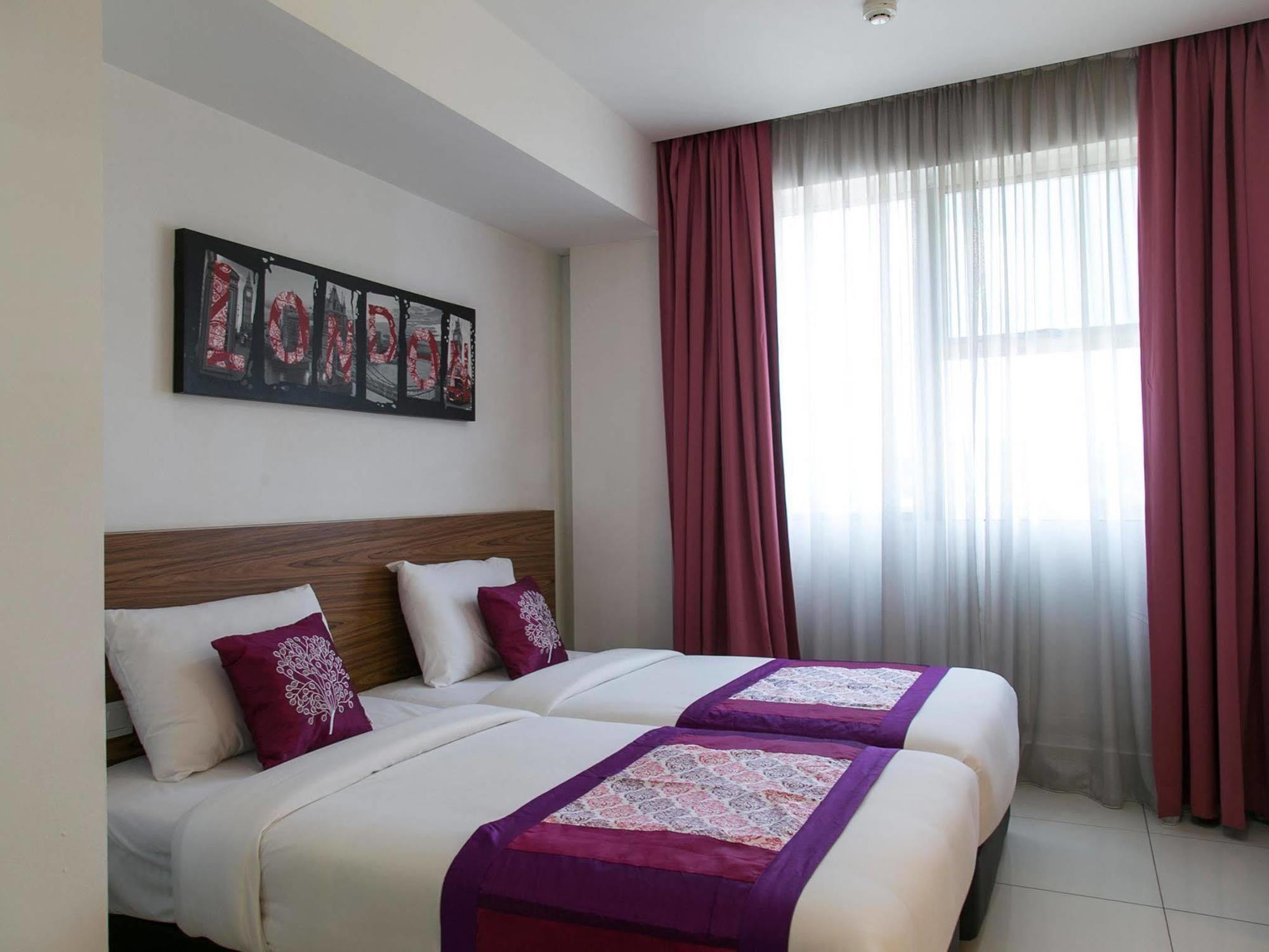 Oyo 180 V Hotel Куала-Лумпур Екстер'єр фото
