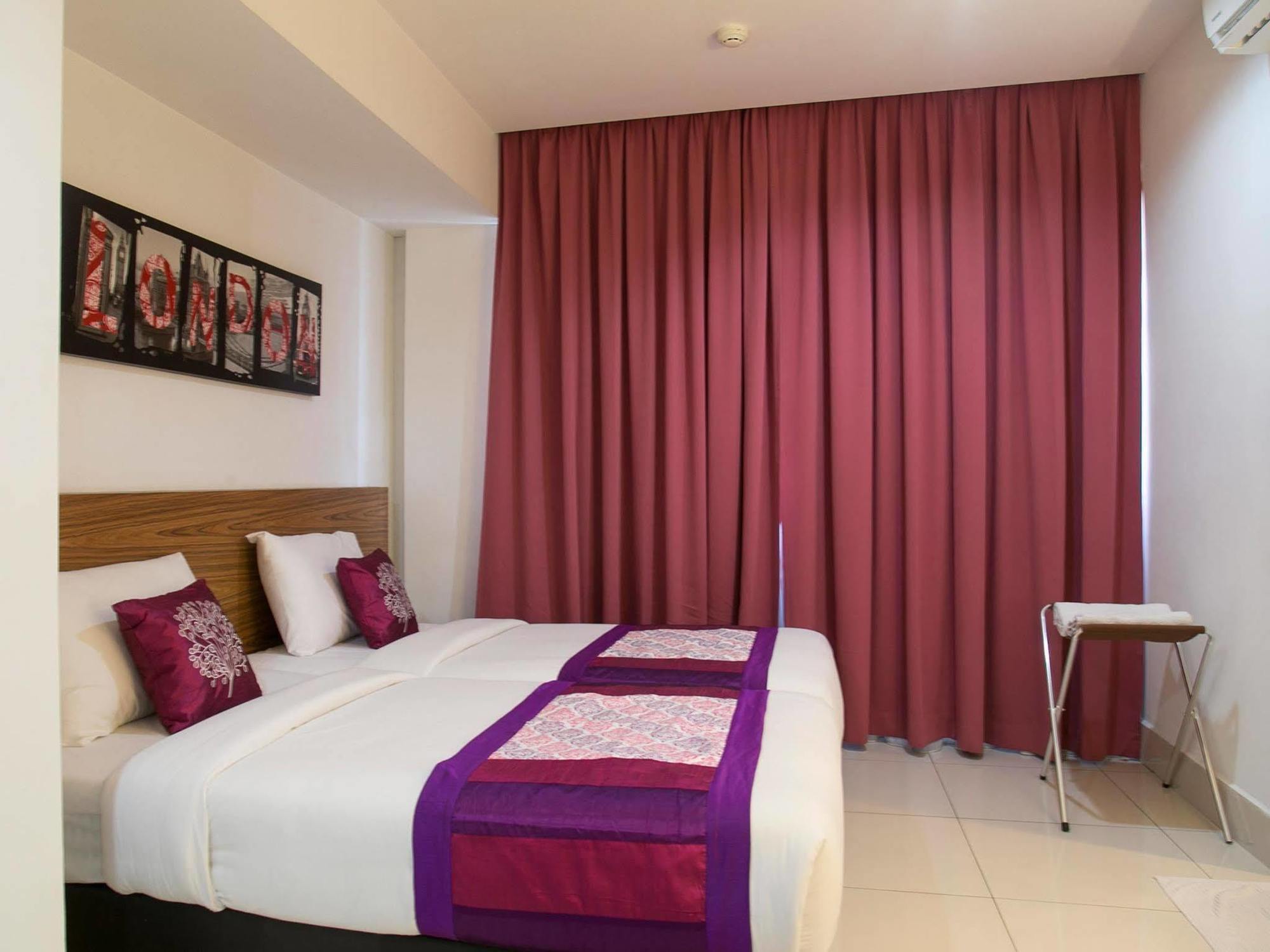 Oyo 180 V Hotel Куала-Лумпур Екстер'єр фото